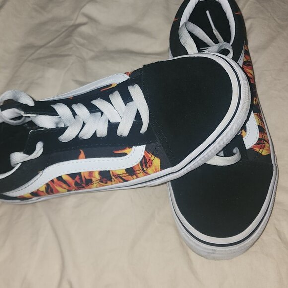 Size four shoes - Picture 3 of 4